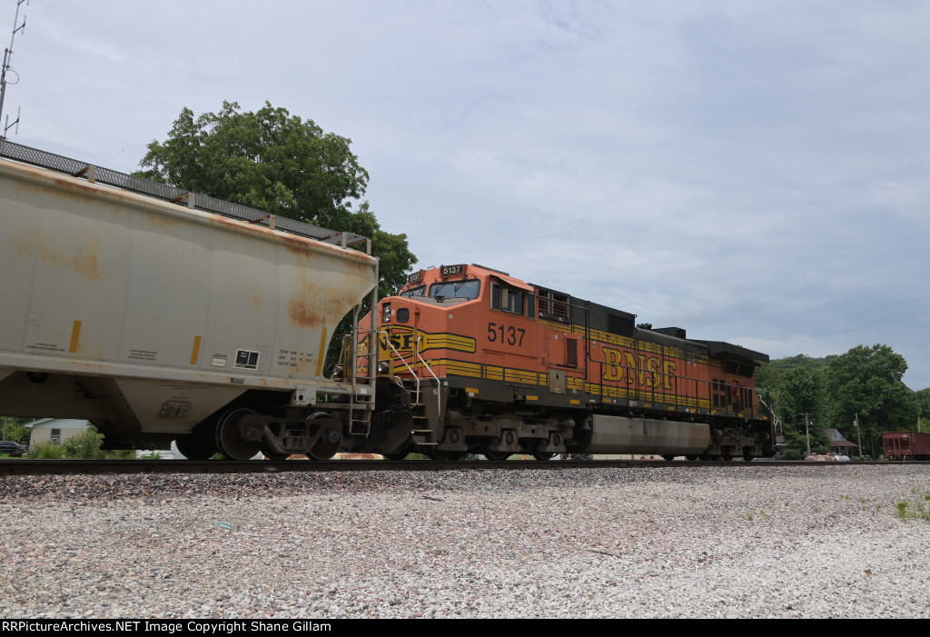 BNSF 5137